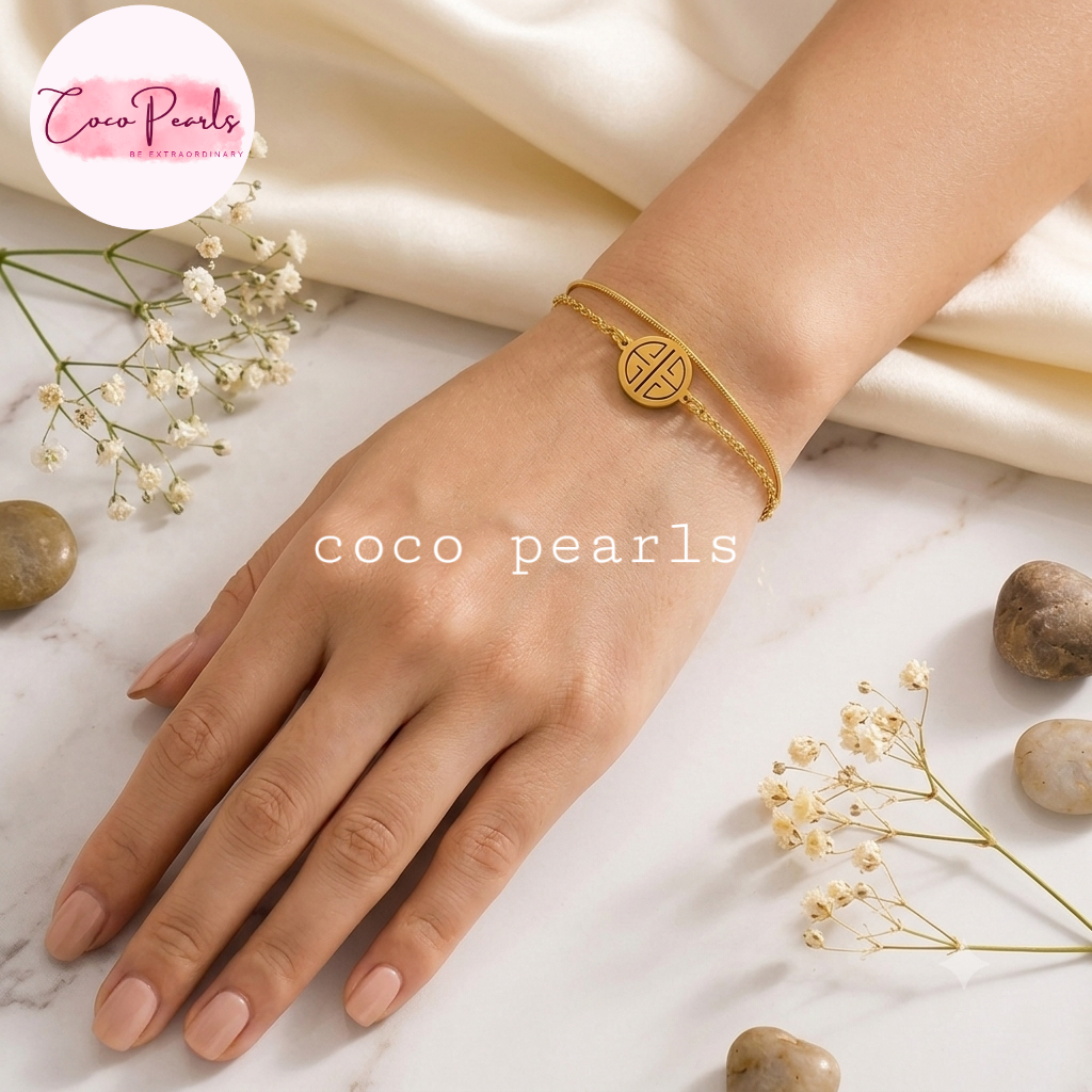 Coco pearls stainless Steel anti tarnish gold coco hui bracelet displayed on hand