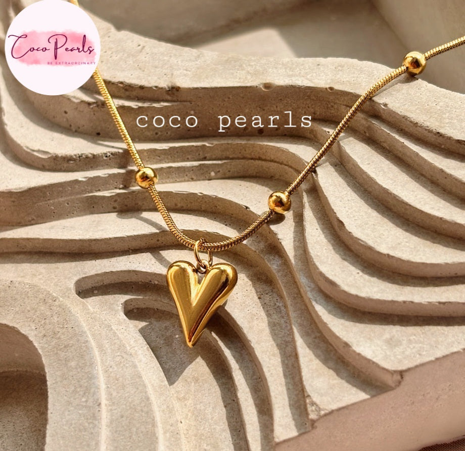 Coco pearls stainless Steel anti tarnish gold heart diamond studded pendant necklace with plain gold backside with a beaded chain