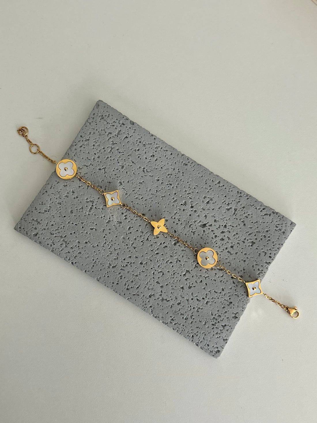 Floral Cosmo Bracelet - Coco Pearls
