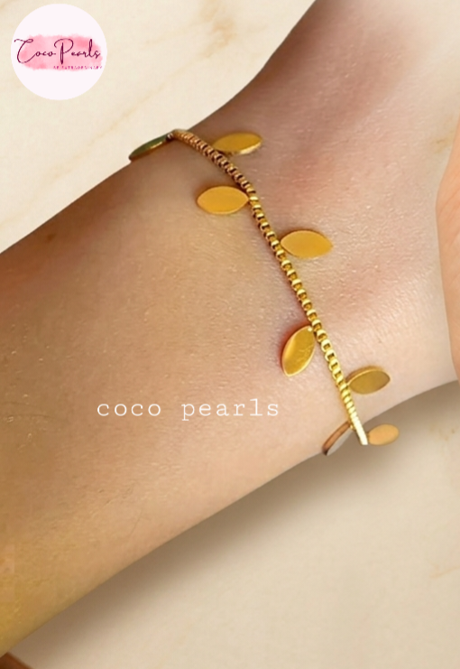 Coco Pearls Stainless steel Anti tarnish Gold leafy bracelet with leaf-shaped charms on hand