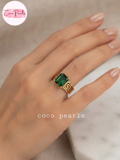 Coco pearls stainless Steel anti tarnish gold  royal emerald ring emerald in center displayed on hand