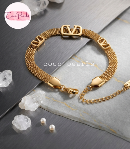 Coco pearls stainless Steel anti tarnish gold v mesh bracelet displayed on grey background 