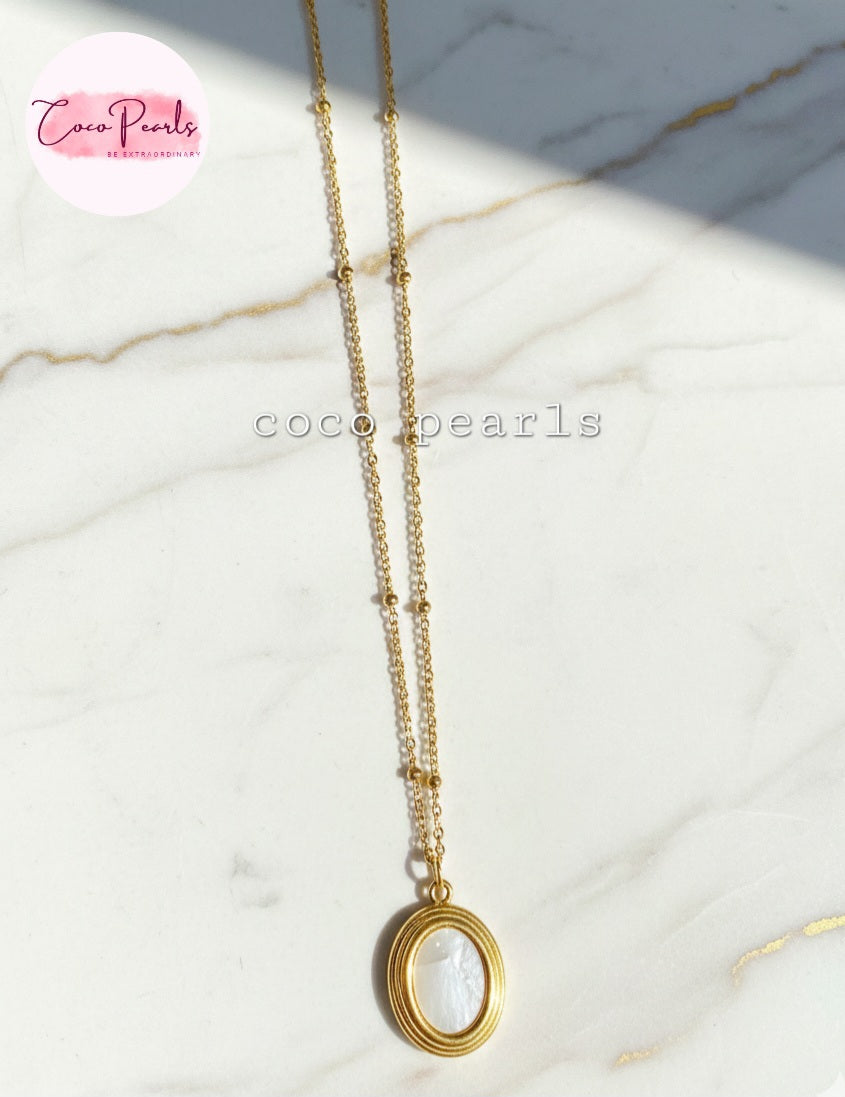 Coco Pearls Stainless Steel Anti Tarnish gold aurora necklace with with center in oval shape