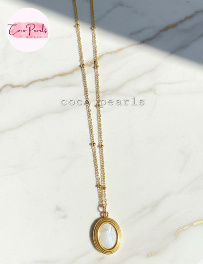 Coco Pearls Stainless Steel Anti Tarnish gold aurora necklace with with center in oval shape