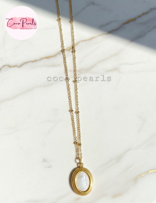 Coco Pearls Stainless Steel Anti Tarnish gold aurora necklace with with center in oval shape