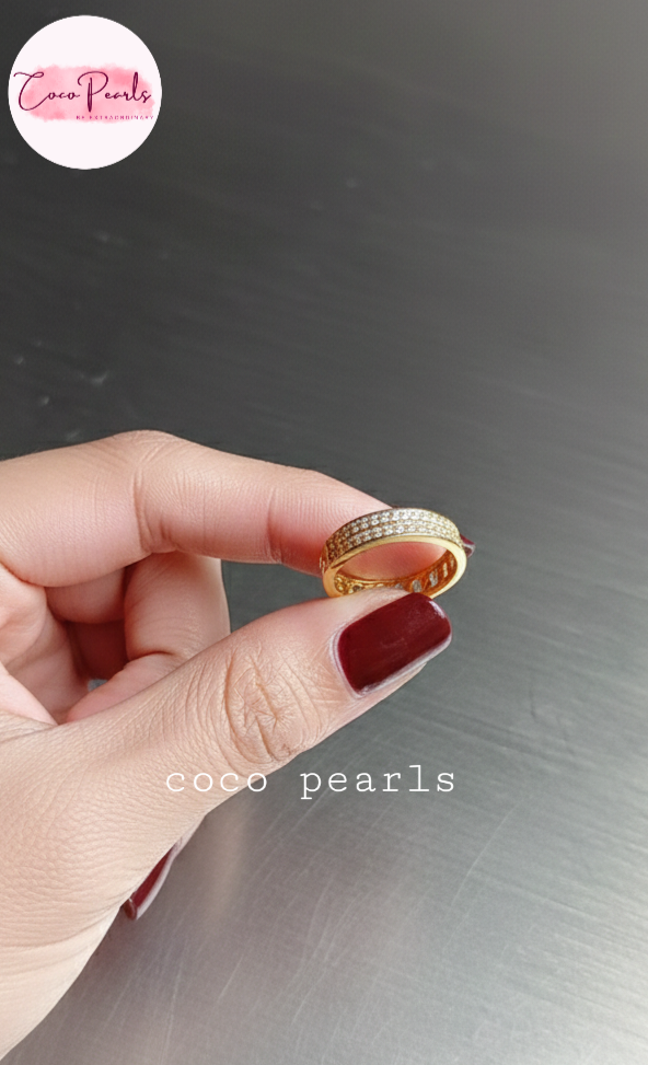 coco pearls stainless steel anti tarnish gold azure grid adjustable diamond studded ring displayed on hand