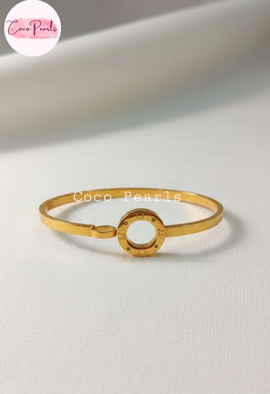 Circle Charm Handcuff - Coco Pearls