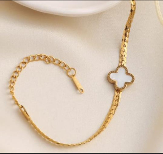 Clover Charm Bracelet - Coco Pearls