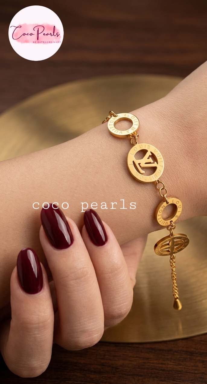 Coco Pearls Stainless steel anti tarnish Gold disc bracelet on hand