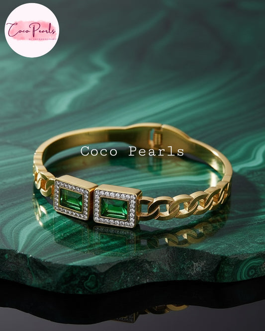 Emerald Dream Handcuff - Coco Pearls