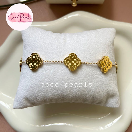 Coco Pearls Stainless steel Anti Tarnish Golden fortune bracelet with clover-shaped charms on cushion