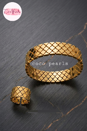 coco pearls stainless steel anti tarnish golden mesh duo with adjustable ring displayed on grey background