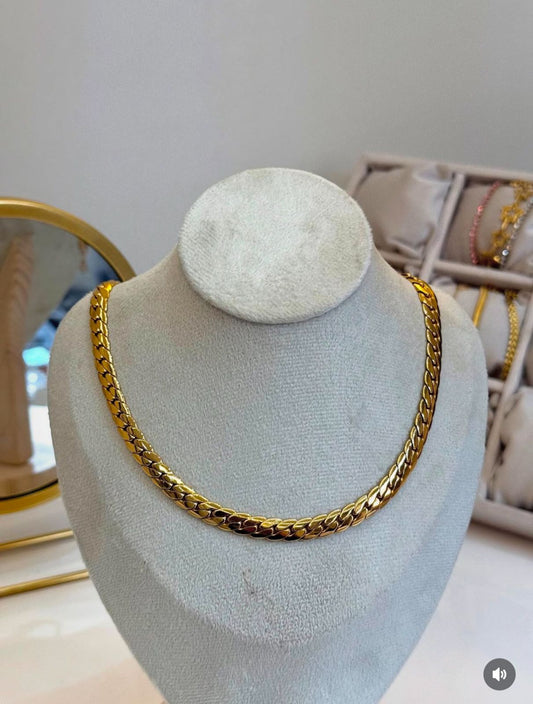 Coco Pearls Stainless Steel Anti Tarnish Gold herringbone chain necklace on a mannequin with a neutral background