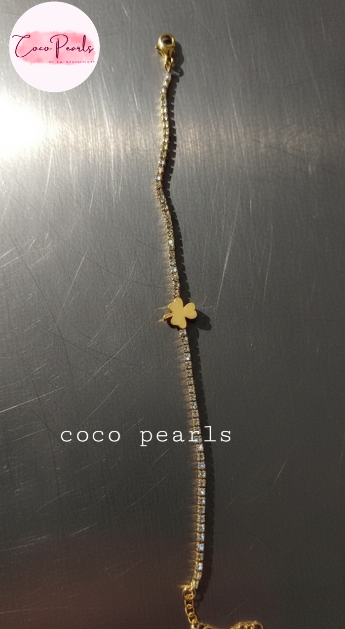 coco pearls stainless steel anti tarnish lucky charm bracelet. diamond studded with golden clover in center