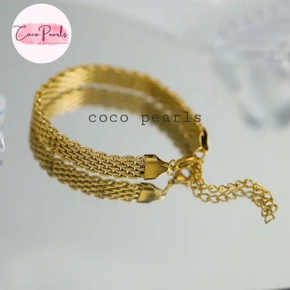 Coco Pearls Stainless steel anti tarnish Gold chain bracelet on a white background.