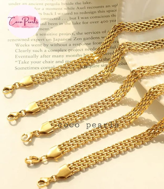 Coco pearls stainless Steel anti tarnish gold mesh majesty slim style displayed on simple background 