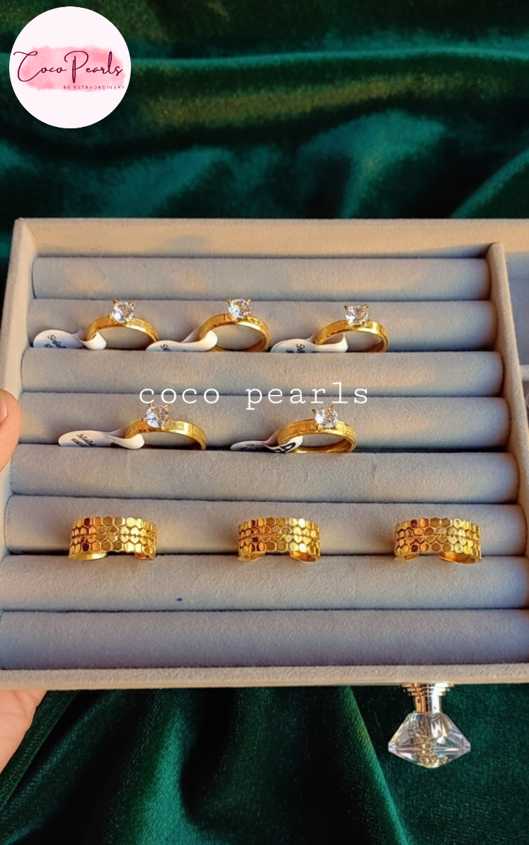 coco pearls stainless steel anti tarnish Gold displayed in a box