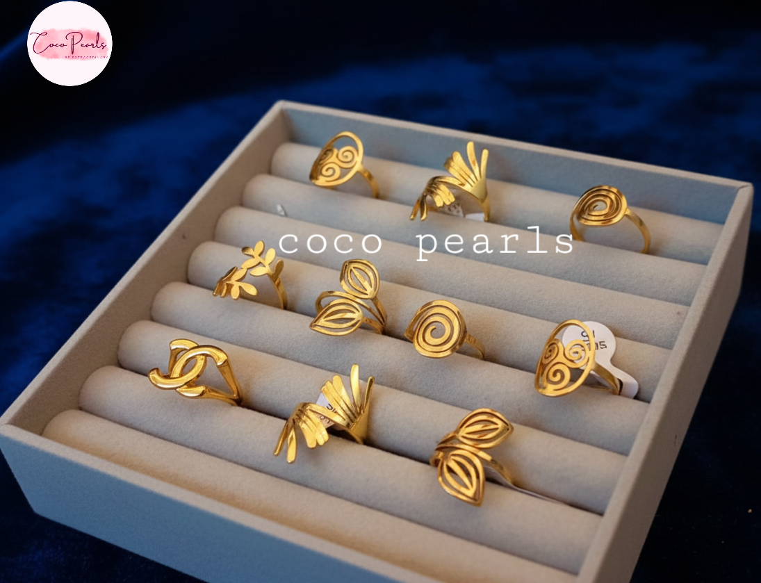 coco pearls stainless steel anti tarnish Gold rings displayed in a box on a dark background