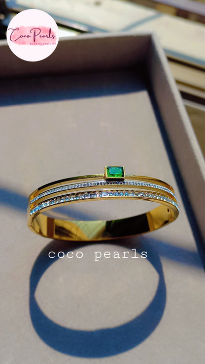 coco pearls stainless steel anti tarnish gold royal emerald diamand handcuff bangle bracelet with rhinestones and emerald in center 
