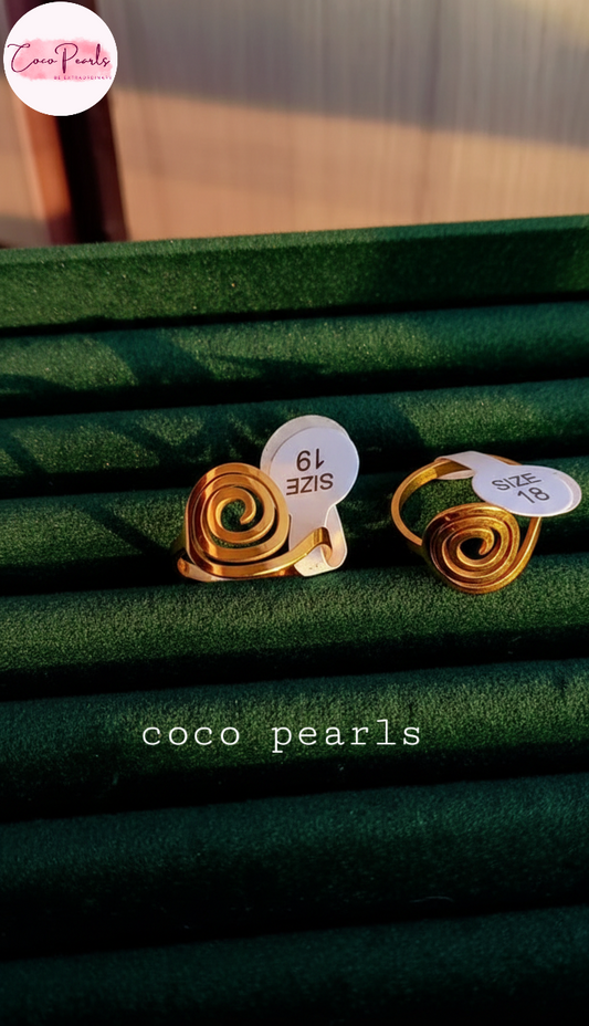 coco pearls stainless steel anti tarnish Gold spiral ring on a dark green fabric background 